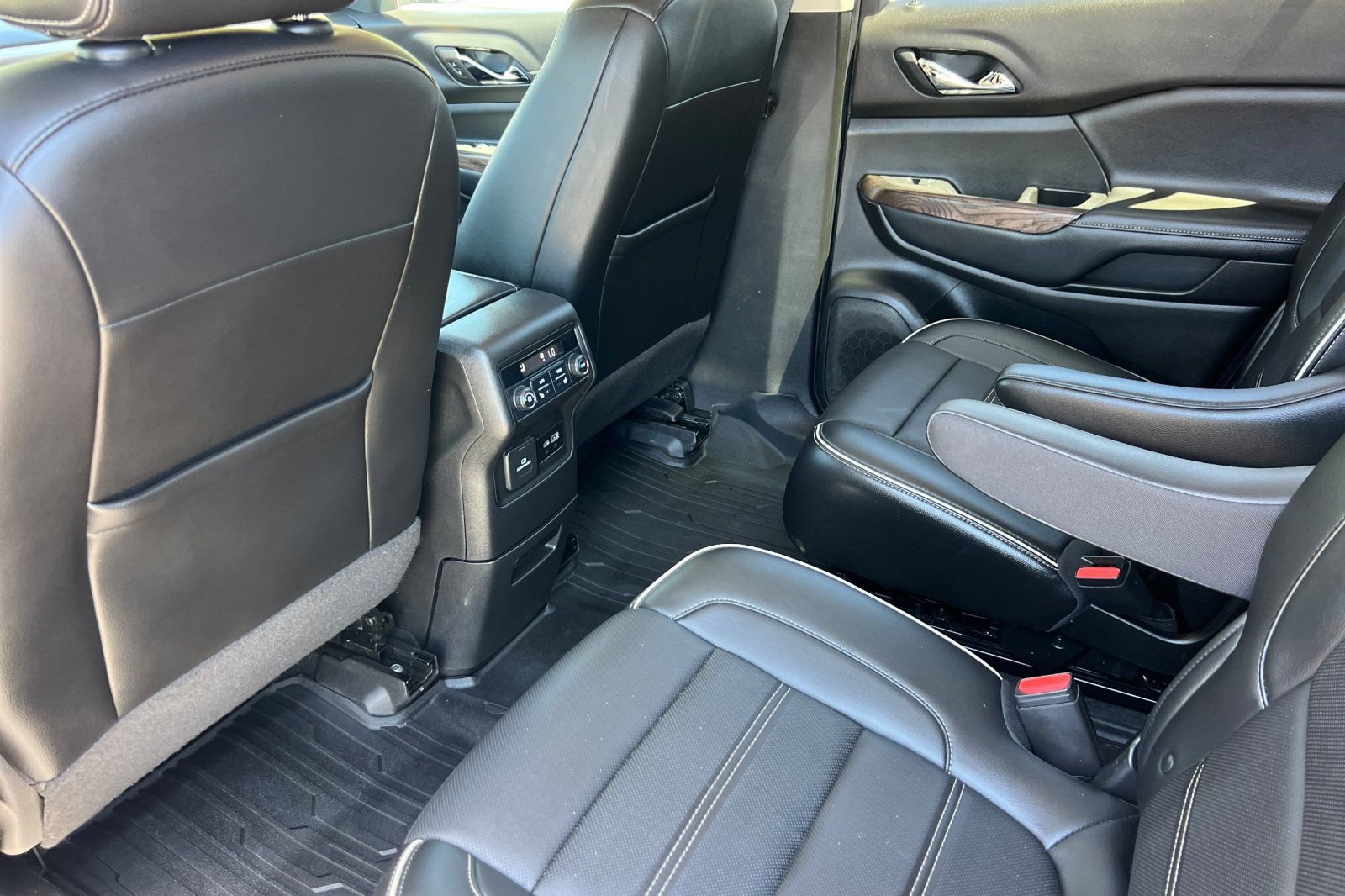 Used 2021 GMC Acadia Denali w/ Denali Ultimate Package AWD/4WD image 13