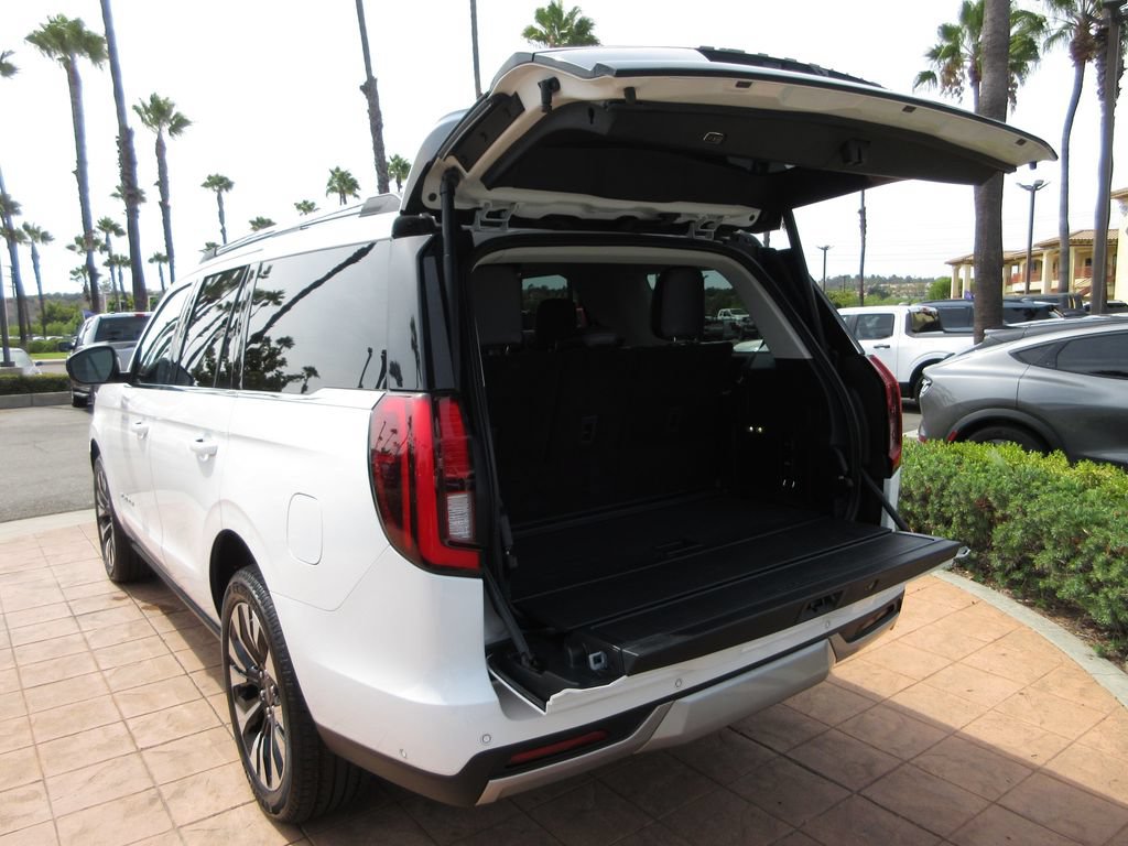 Certified 2025 Ford Expedition Platinum w/ Driver's Package AWD/4WD image 26