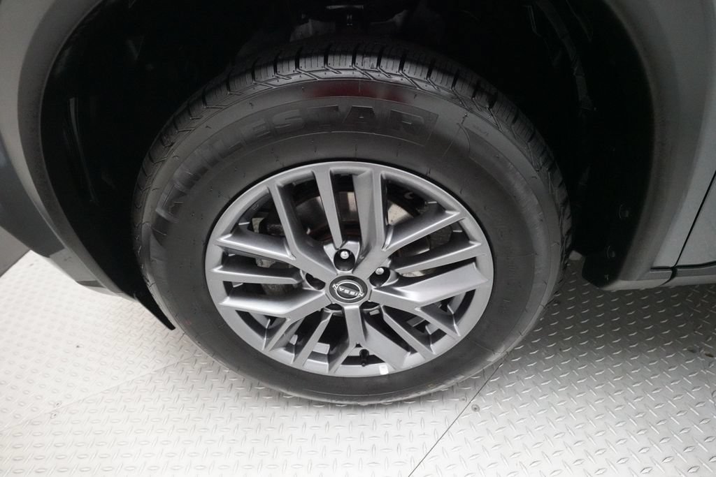 Used 2023 Nissan Rogue S AWD/4WD image 26