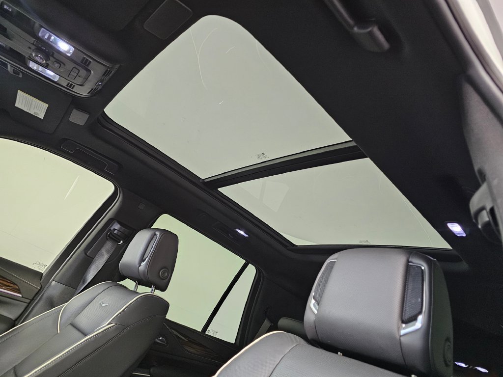 Used 2023 Cadillac Escalade Premium Luxury w/ LPO, Radiant Package AWD/4WD image 26