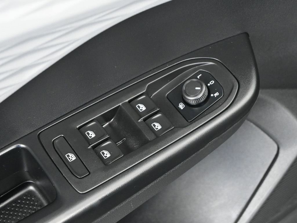 Used 2022 Volkswagen Taos S image 10