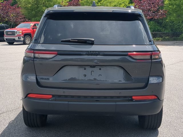 Used 2024 Jeep Grand Cherokee Altitude AWD/4WD image 5