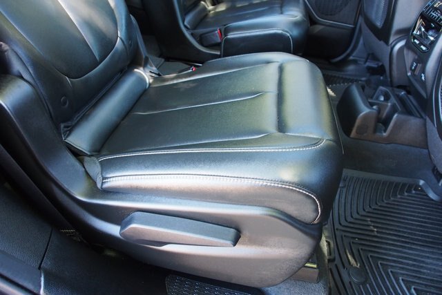 Used 2024 Jeep Grand Cherokee L Limited w/ Black Appearance Package AWD/4WD image 15