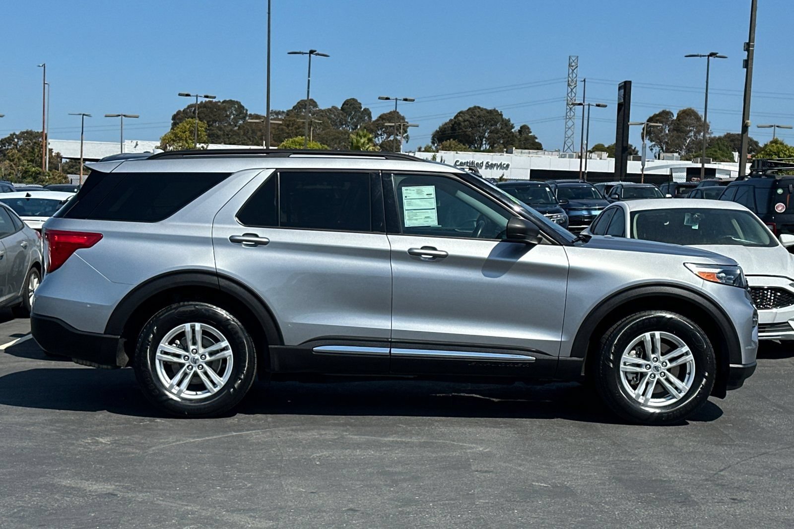 Certified 2020 Ford Explorer XLT w/ Equipment Group 202A AWD/4WD image 4