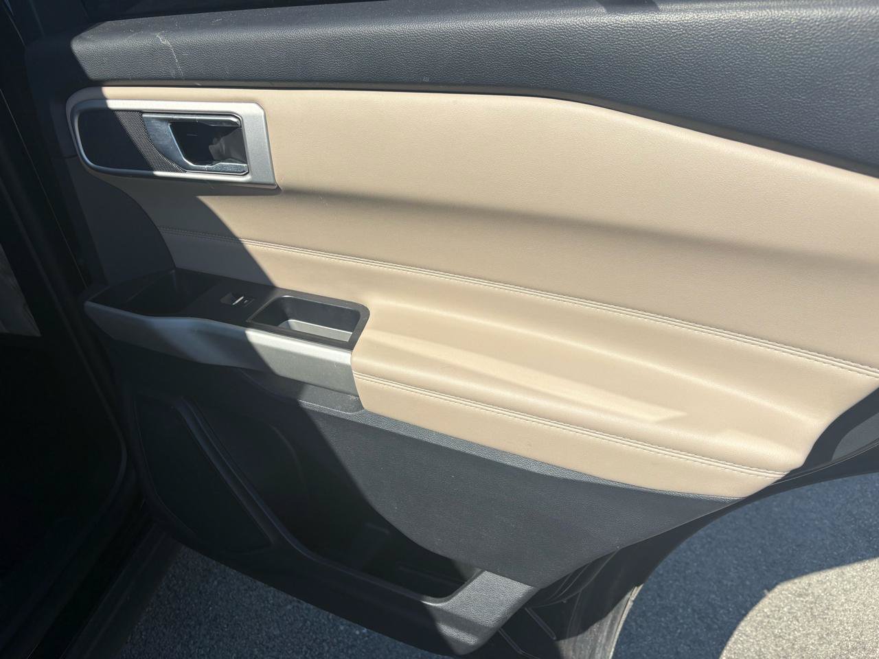 Certified 2022 Ford Explorer XLT RWD image 52
