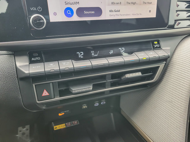 Used 2025 Toyota Camry SE image 16