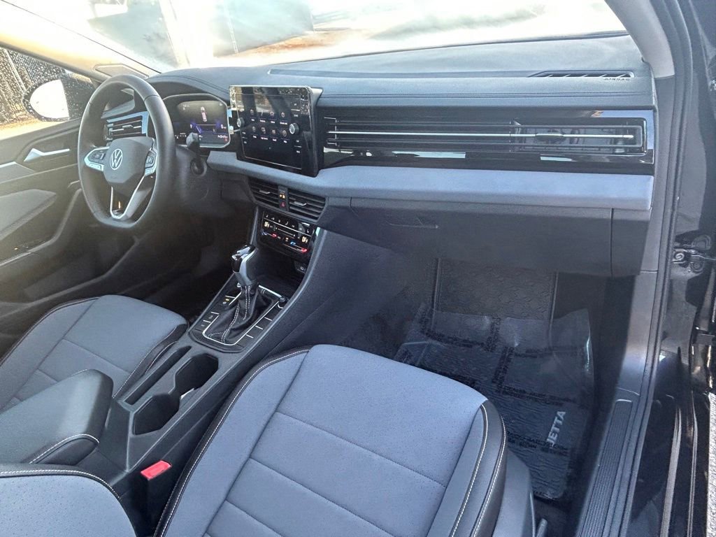 Used 2025 Volkswagen Jetta SE image 23