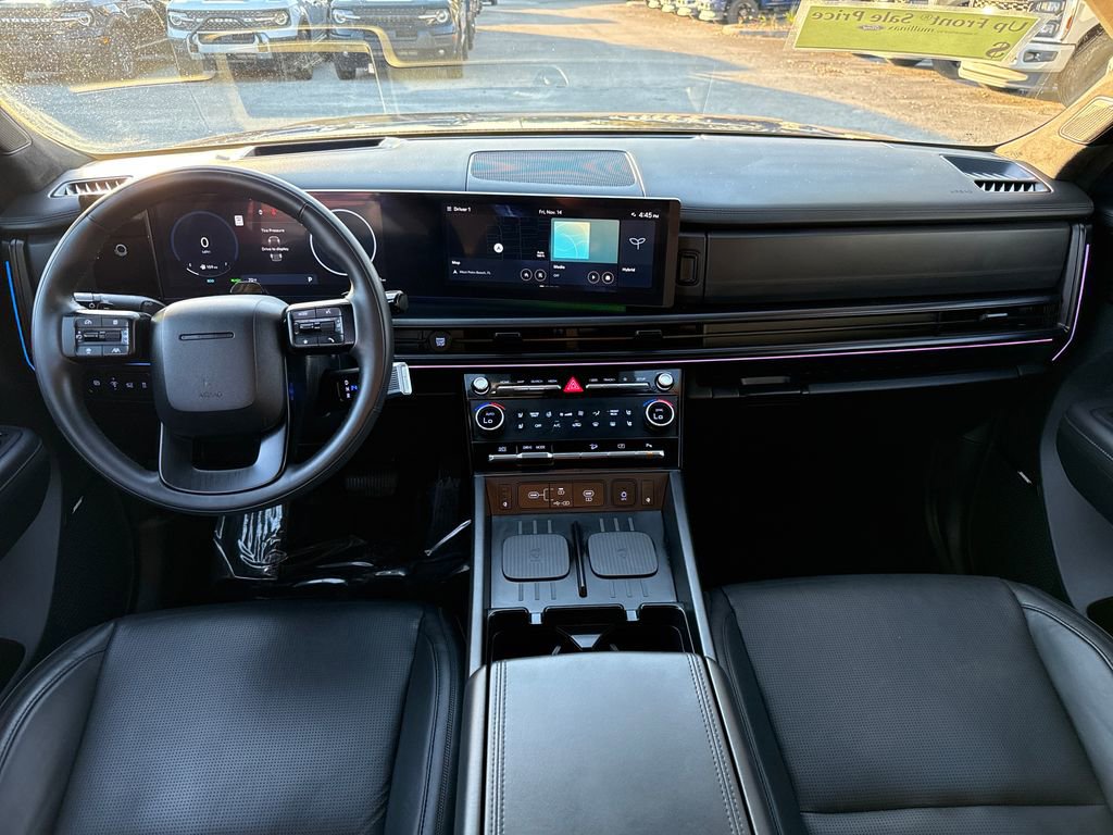 Used 2025 Hyundai Santa Fe Calligraphy image 5