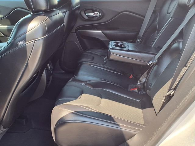 Used 2019 Jeep Cherokee Limited AWD/4WD image 11