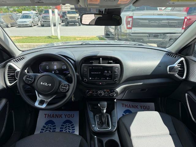 Used 2025 Kia Soul LX w/ LX Technology Package FWD image 12