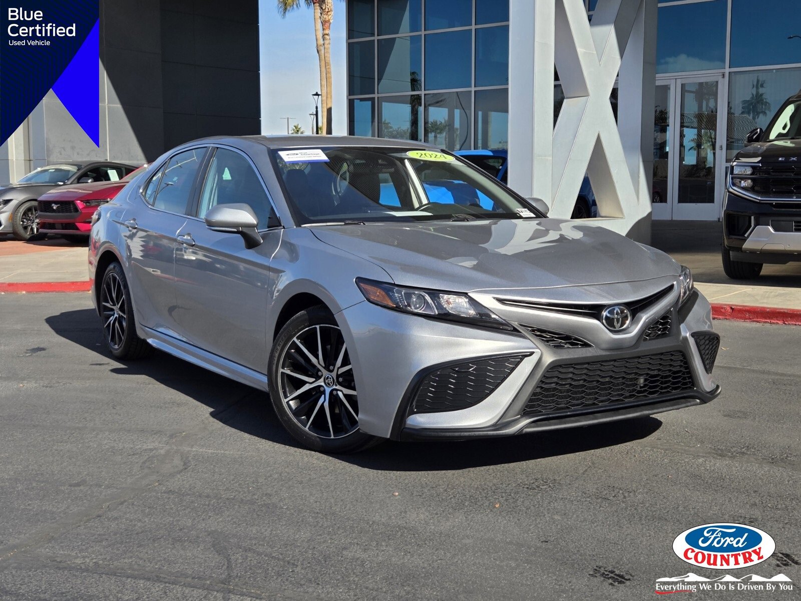 Used 2024 Toyota Camry SE image 1