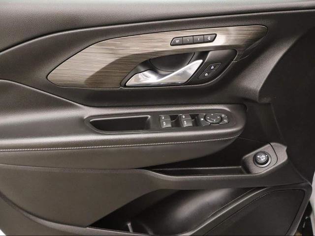 Used 2024 GMC Terrain SLT image 23
