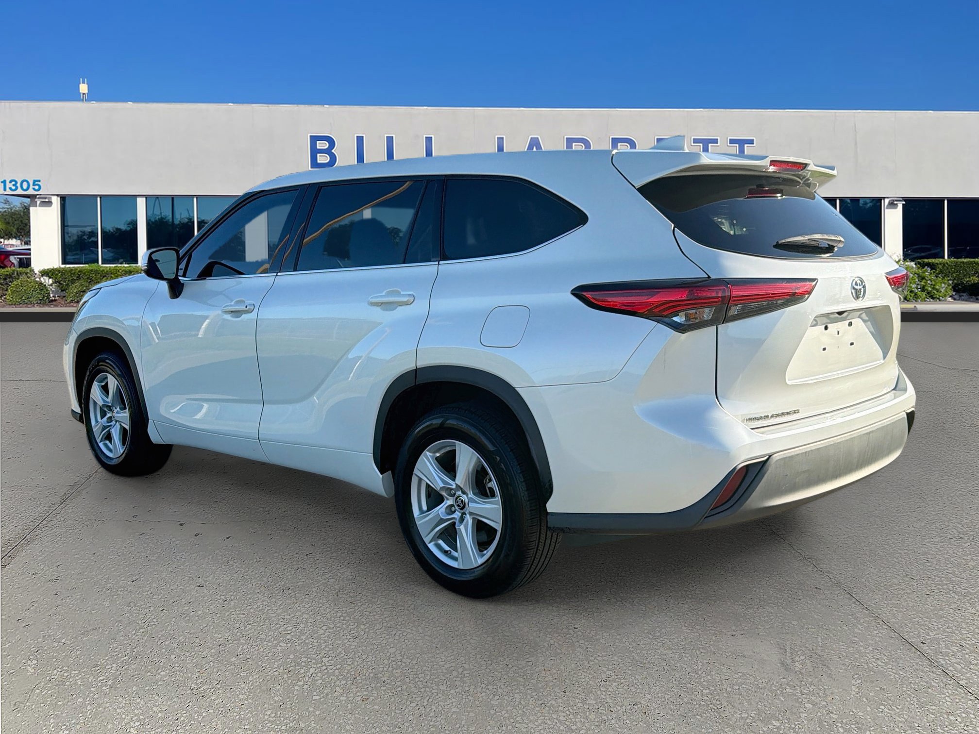 Used 2021 Toyota Highlander L FWD image 5