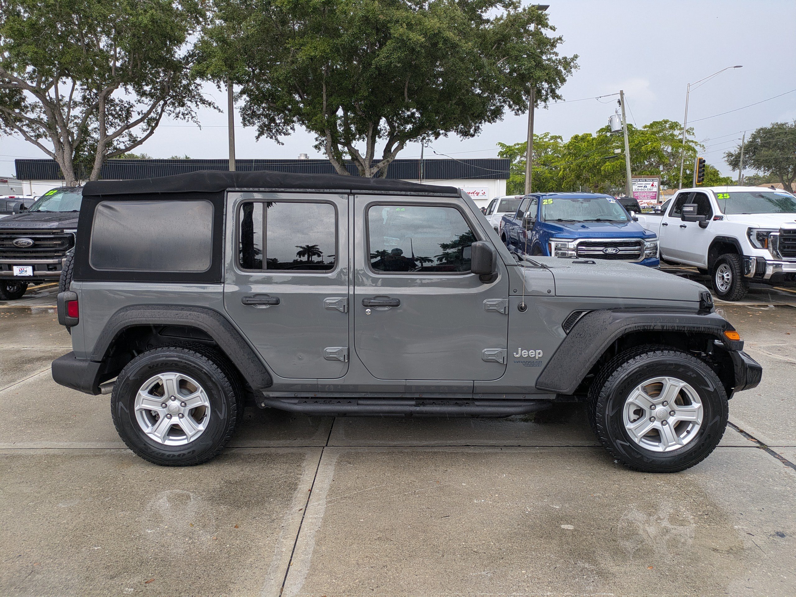 Used 2019 Jeep Wrangler Unlimited Sport S AWD/4WD image 3
