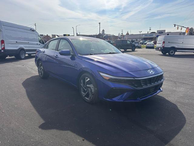 Used 2025 Hyundai Elantra SEL FWD image 6