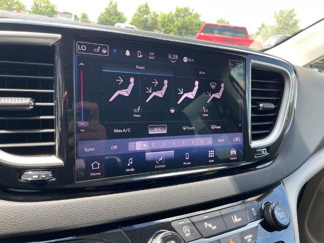 Used 2024 Chrysler Pacifica Touring-L FWD image 27