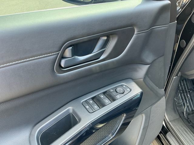 Used 2025 Nissan Pathfinder SV w/ SV Premium Package AWD/4WD image 11