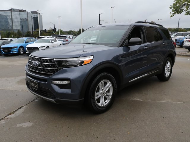 Certified 2021 Ford Explorer XLT w/ Equipment Group 202A AWD/4WD image 3