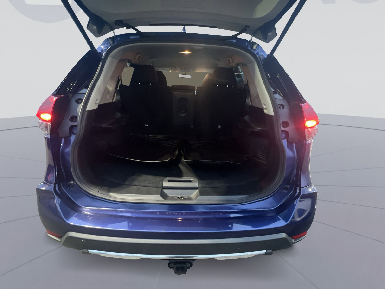 Used 2018 Nissan Rogue SV w/ Premium Package image 24