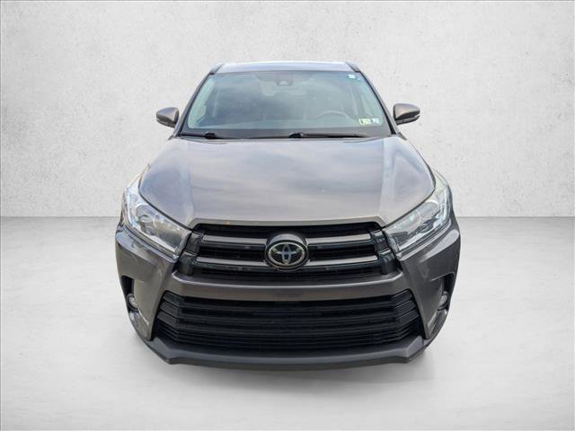 Used 2017 Toyota Highlander SE w/ Carpet Mat Package AWD/4WD image 2