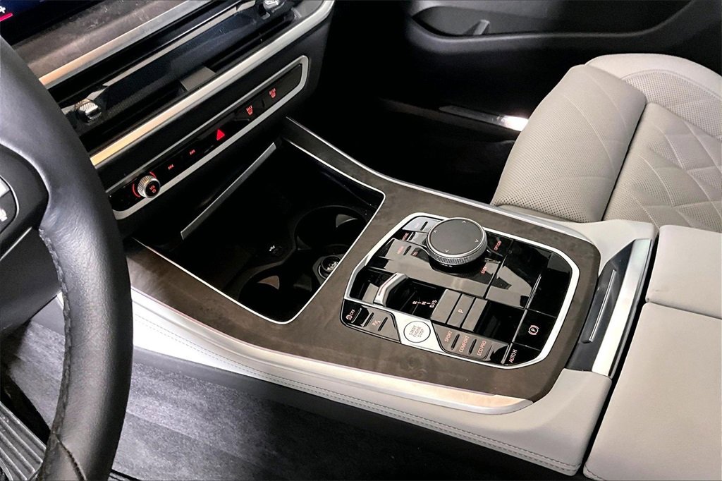 Used 2025 BMW X5 sDrive40i w/ Climate Comfort Package image 13