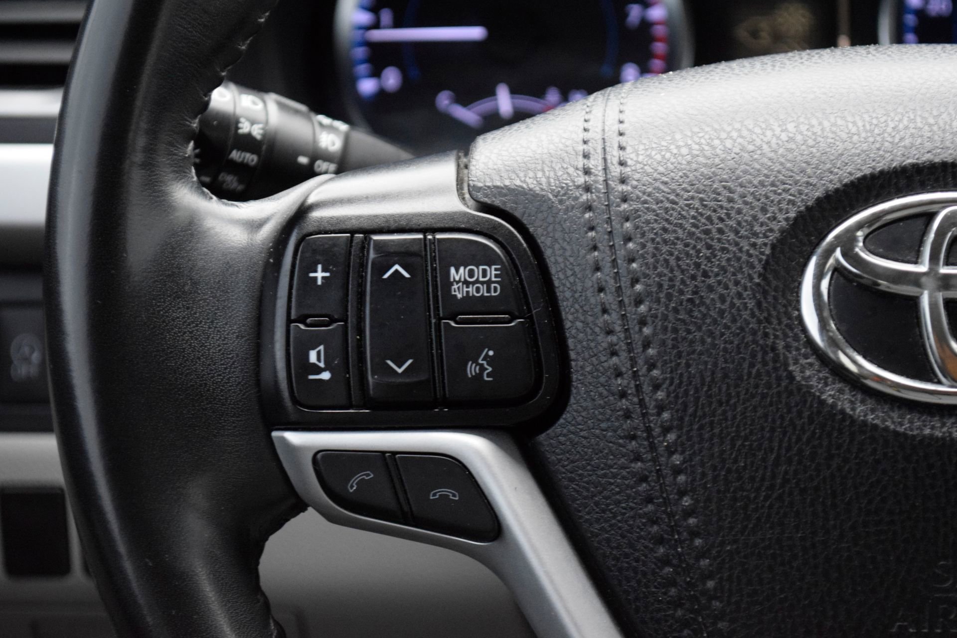 Used 2019 Toyota Highlander Plus FWD image 9