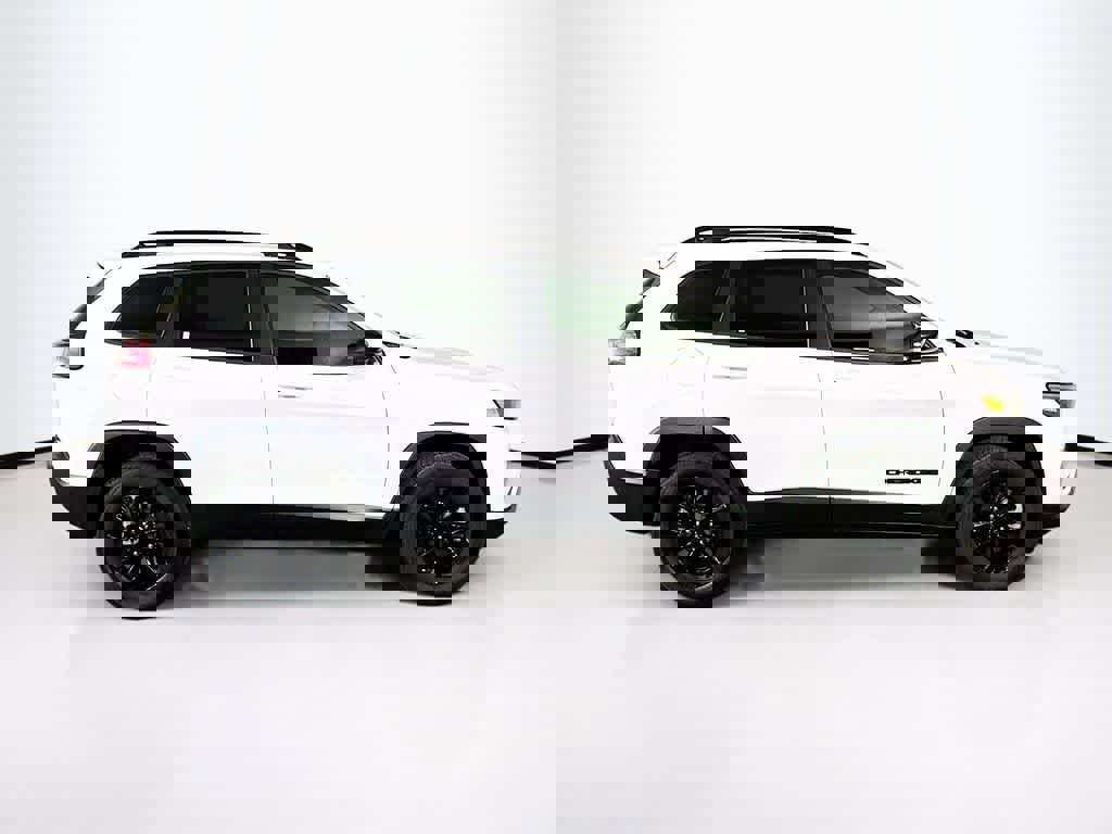 Used 2023 Jeep Cherokee Altitude Lux image 6