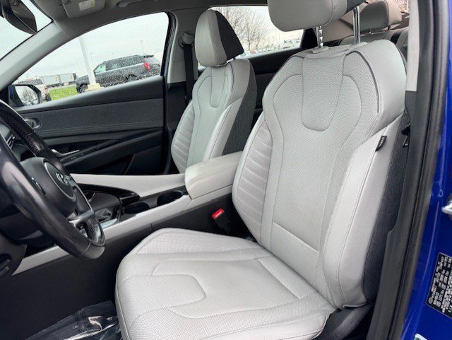 Used 2023 Hyundai Elantra Limited w/ Cargo Package FWD image 13