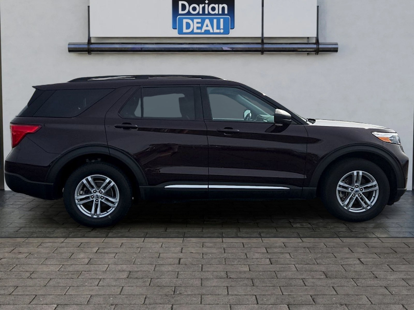 Certified 2023 Ford Explorer XLT w/ Equipment Group 202A AWD/4WD image 2