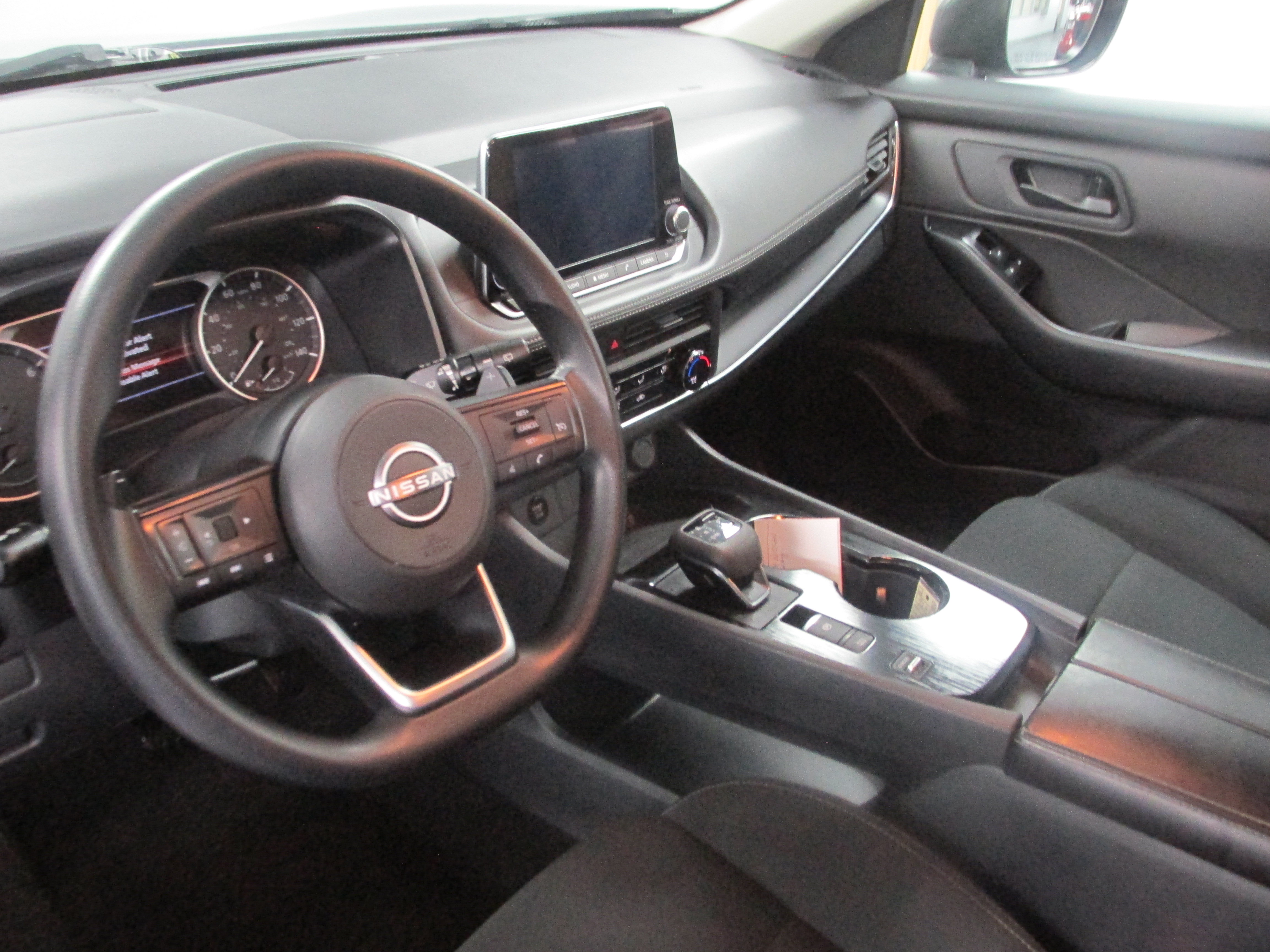 Used 2024 Nissan Rogue S FWD image 23
