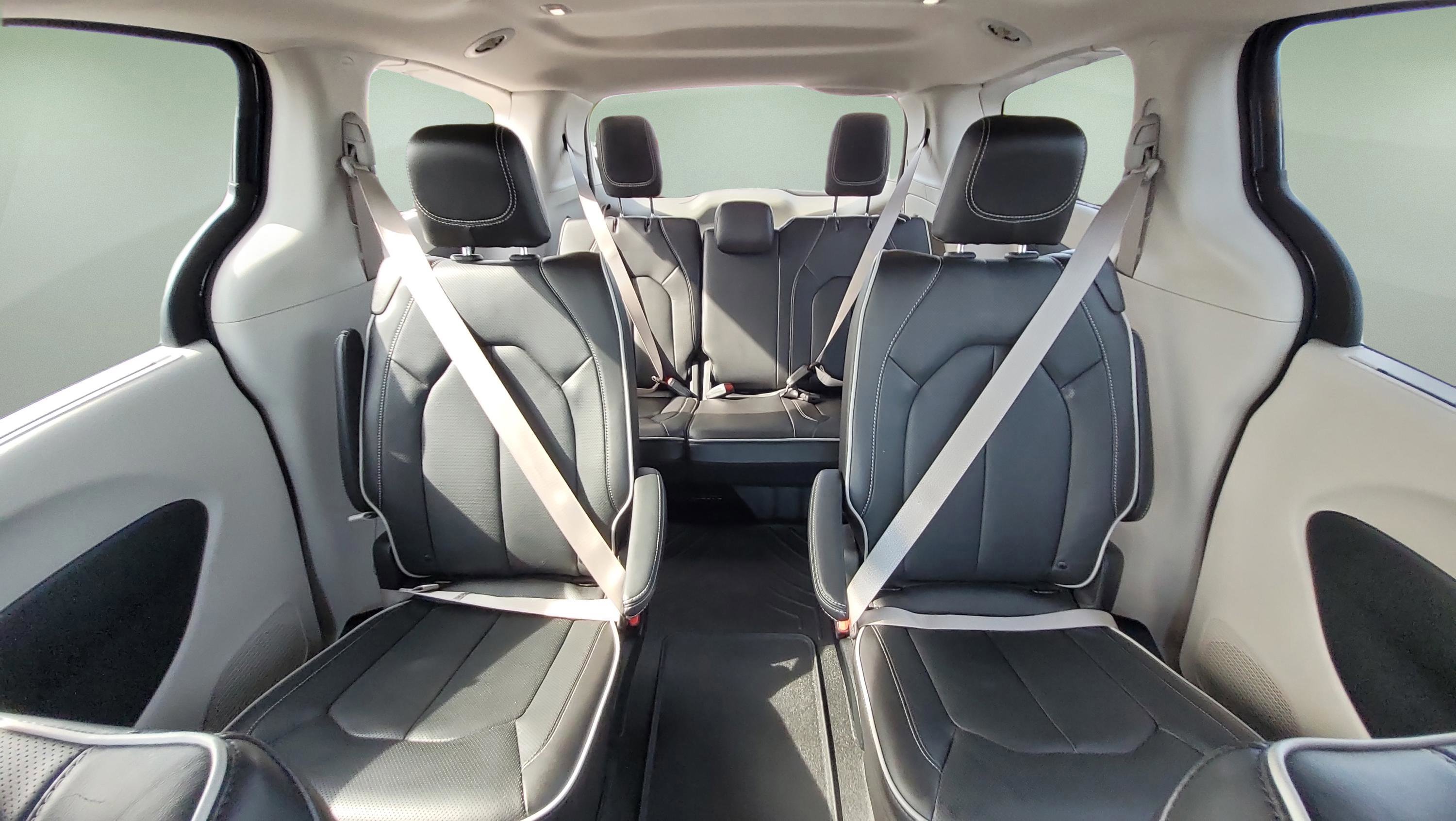 Used 2023 Chrysler Pacifica Limited image 16