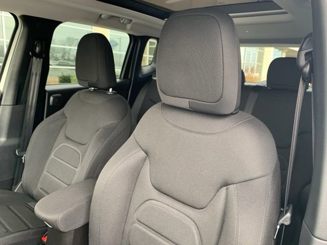 Used 2021 Jeep Renegade Latitude w/ Sun & Sound Group image 11