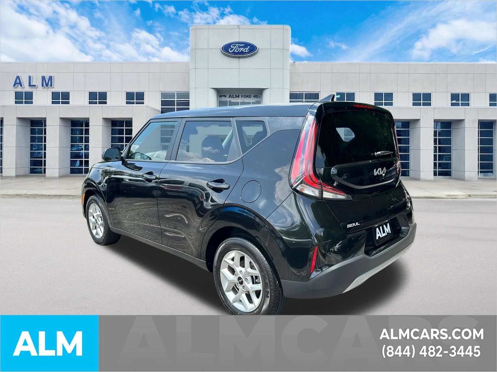 Used 2025 Kia Soul LX w/ LX Technology Package FWD image 8