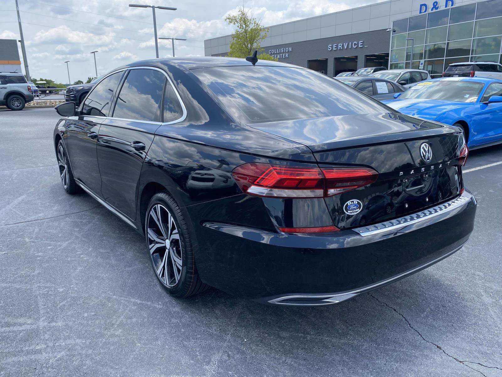 Used 2021 Volkswagen Passat 2.0T SE FWD image 5