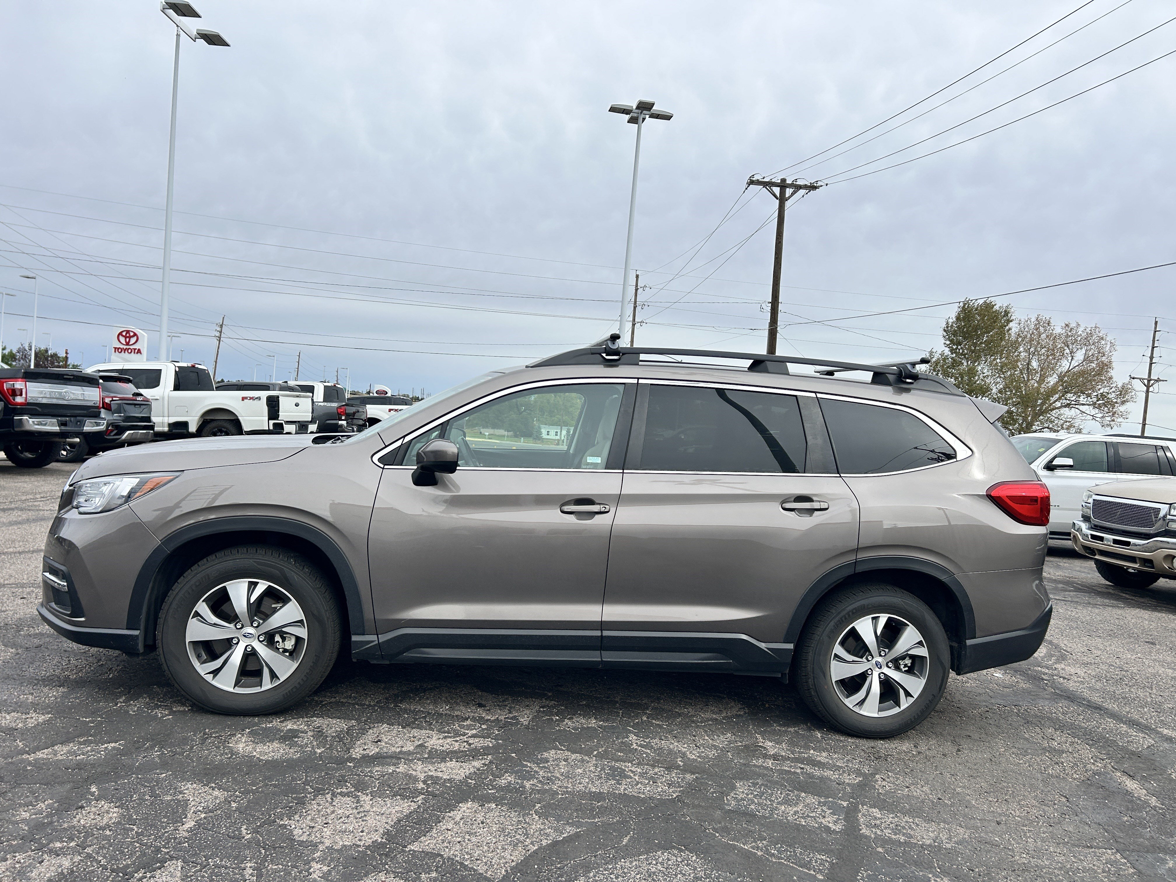 Used 2022 Subaru Ascent Premium w/ Convenience Package AWD/4WD image 3