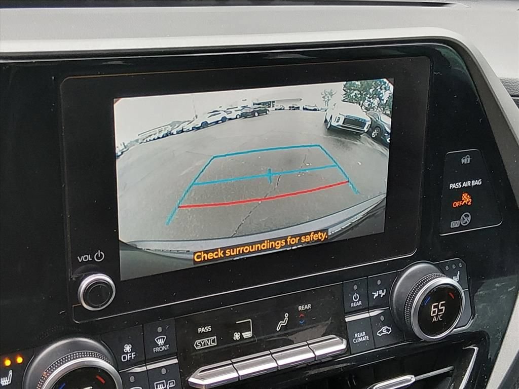 Used 2023 Toyota Highlander XLE FWD image 19