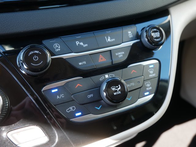 Used 2023 Chrysler Pacifica Touring-L FWD image 26