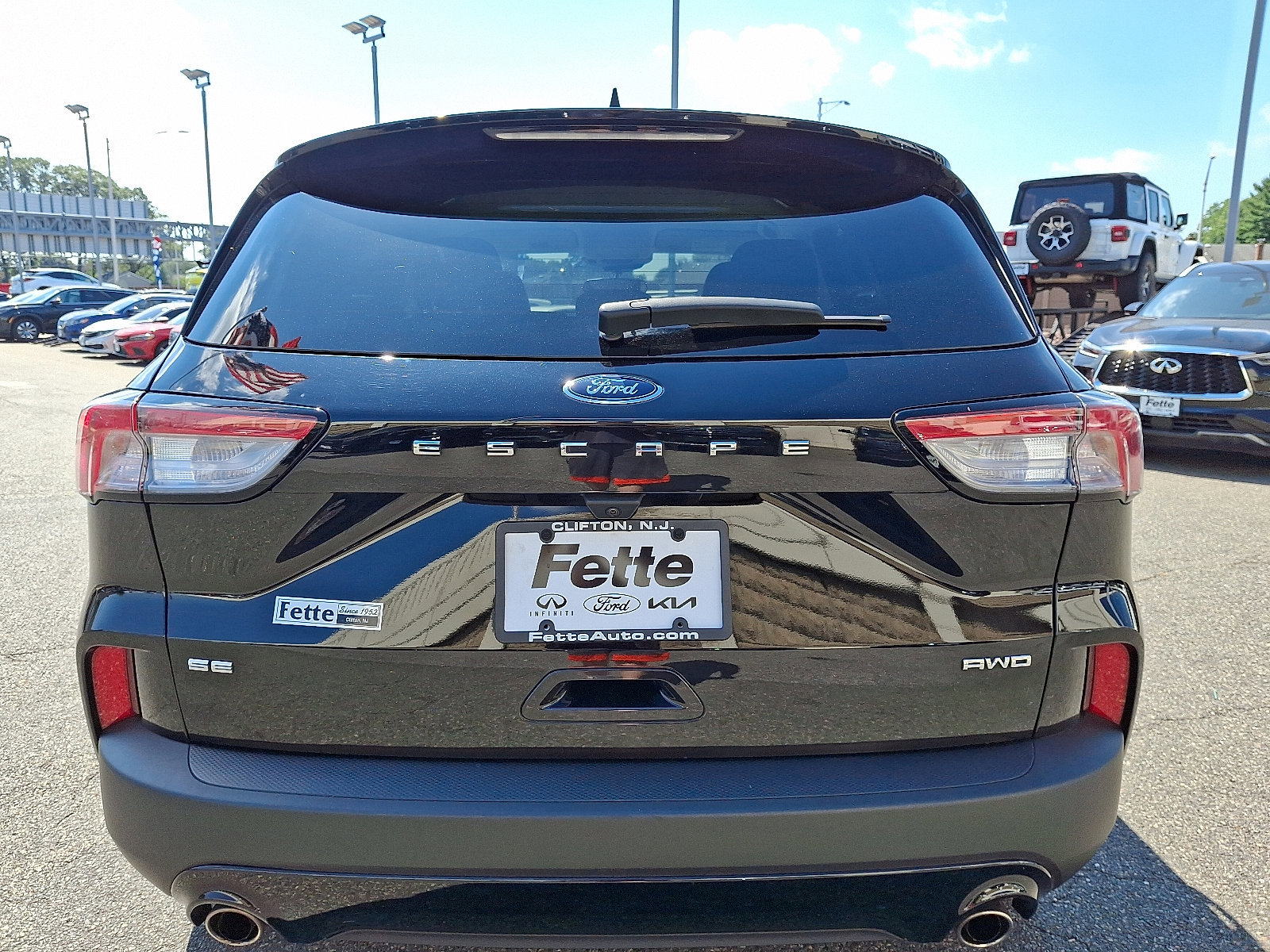 Certified 2022 Ford Escape SE w/ SE Sport Appearance Package image 3