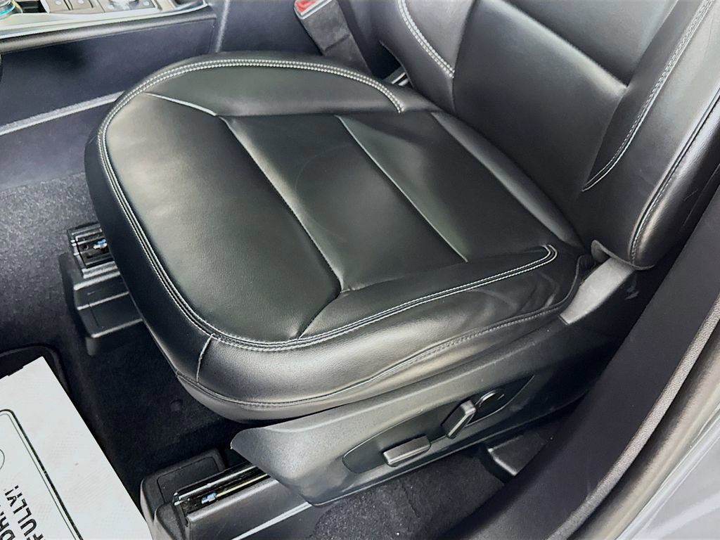 Certified 2021 Ford Explorer XLT w/ Equipment Group 202A image 19