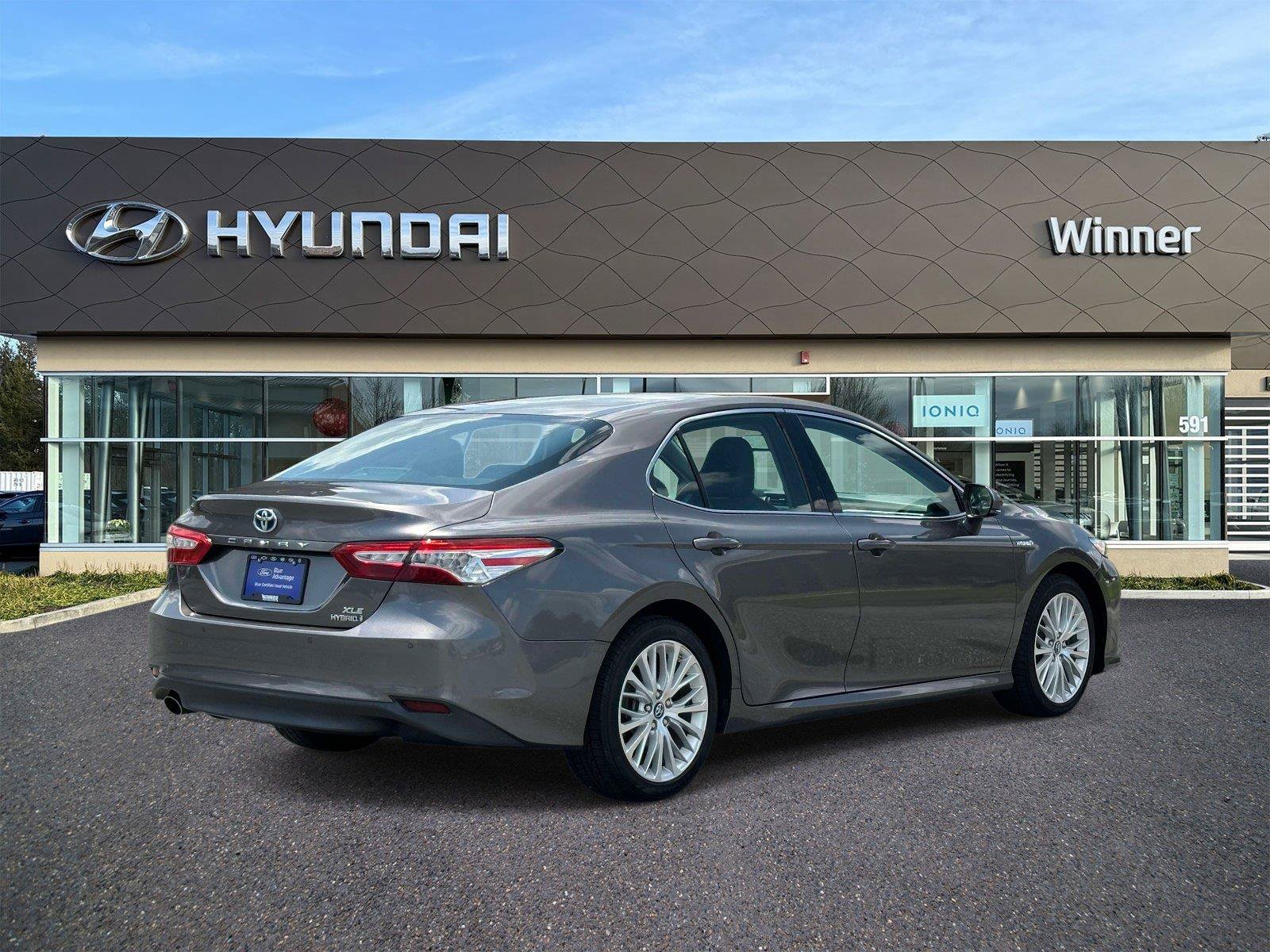Used 2018 Toyota Camry XLE FWD image 4