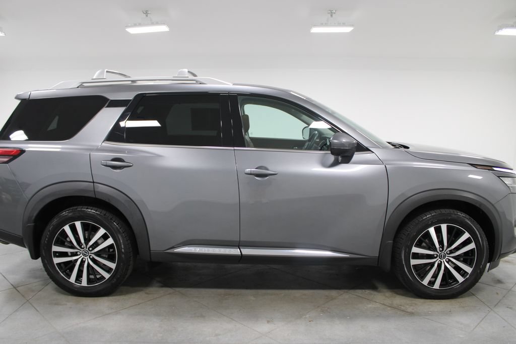 Used 2023 Nissan Pathfinder Platinum AWD/4WD image 12
