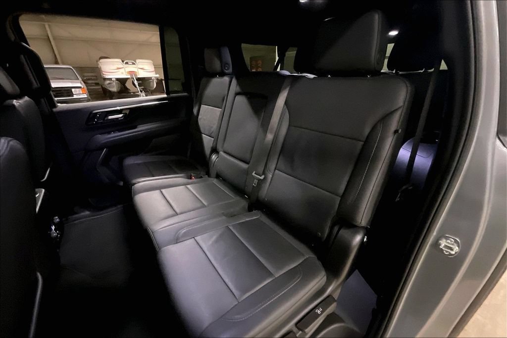 Used 2025 Chevrolet Suburban Z71 AWD/4WD image 24