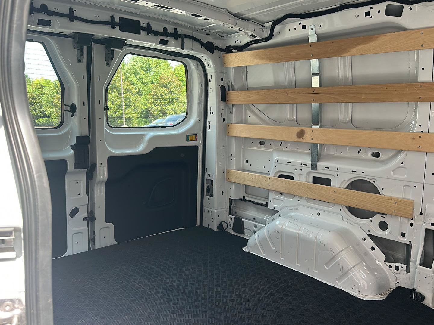 Certified 2025 Ford Transit 250 Low Roof w/ Exterior Upgrade Package RWD image 25