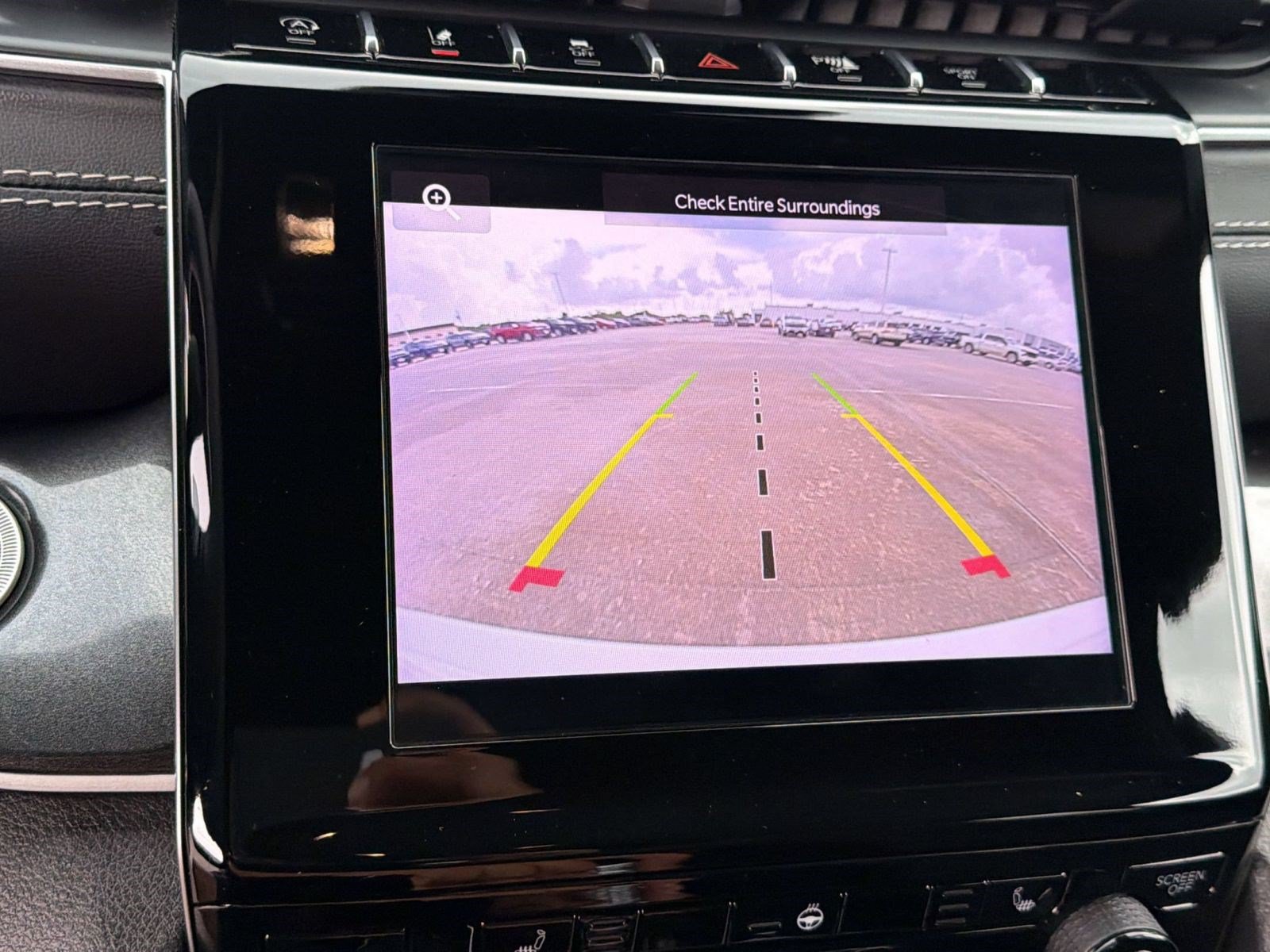 Used 2023 Jeep Grand Cherokee Altitude RWD image 18