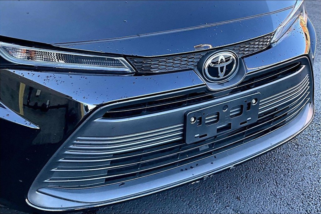 Used 2025 Toyota Corolla LE FWD image 29