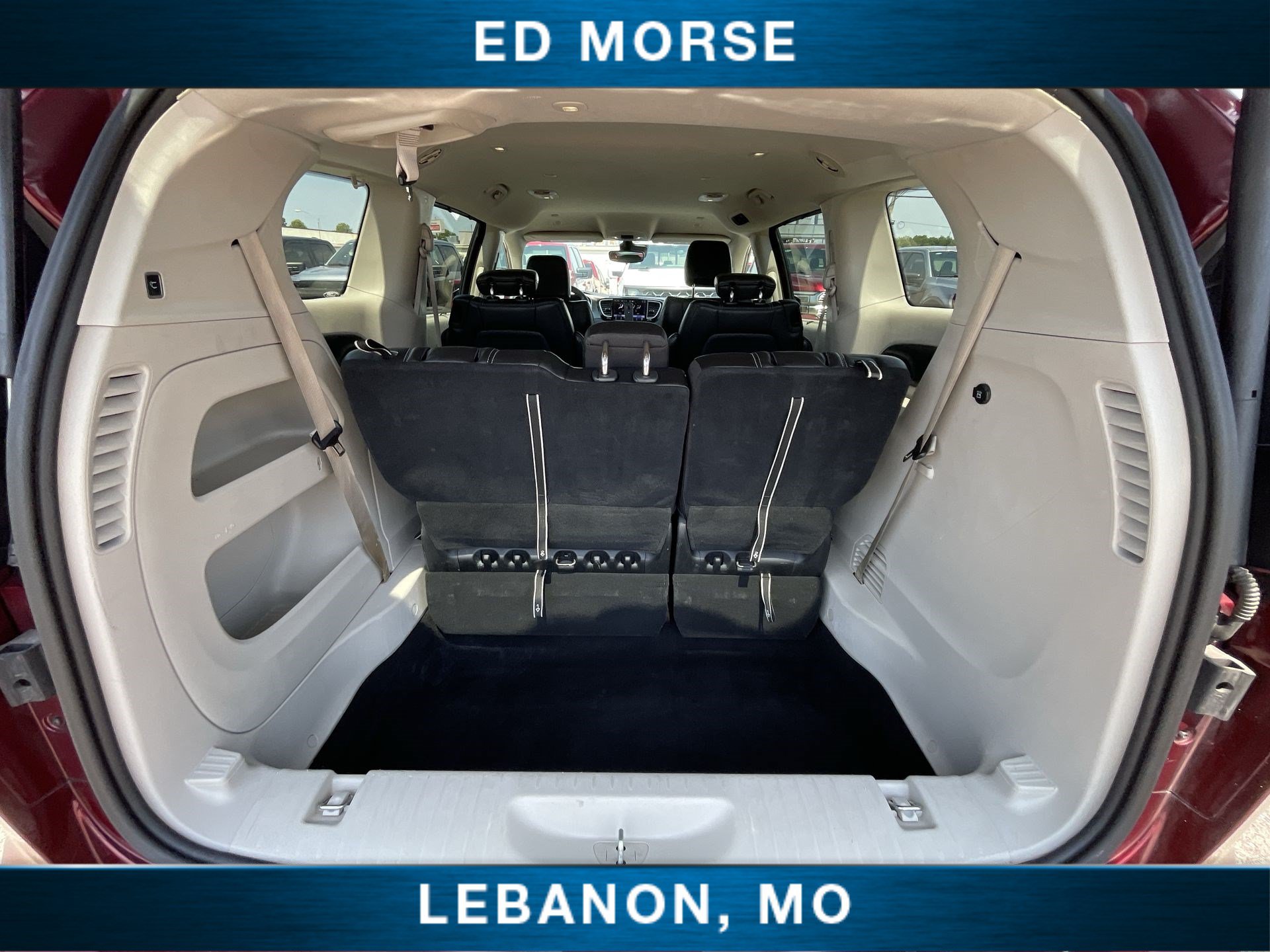 Used 2023 Chrysler Pacifica Touring-L FWD image 23