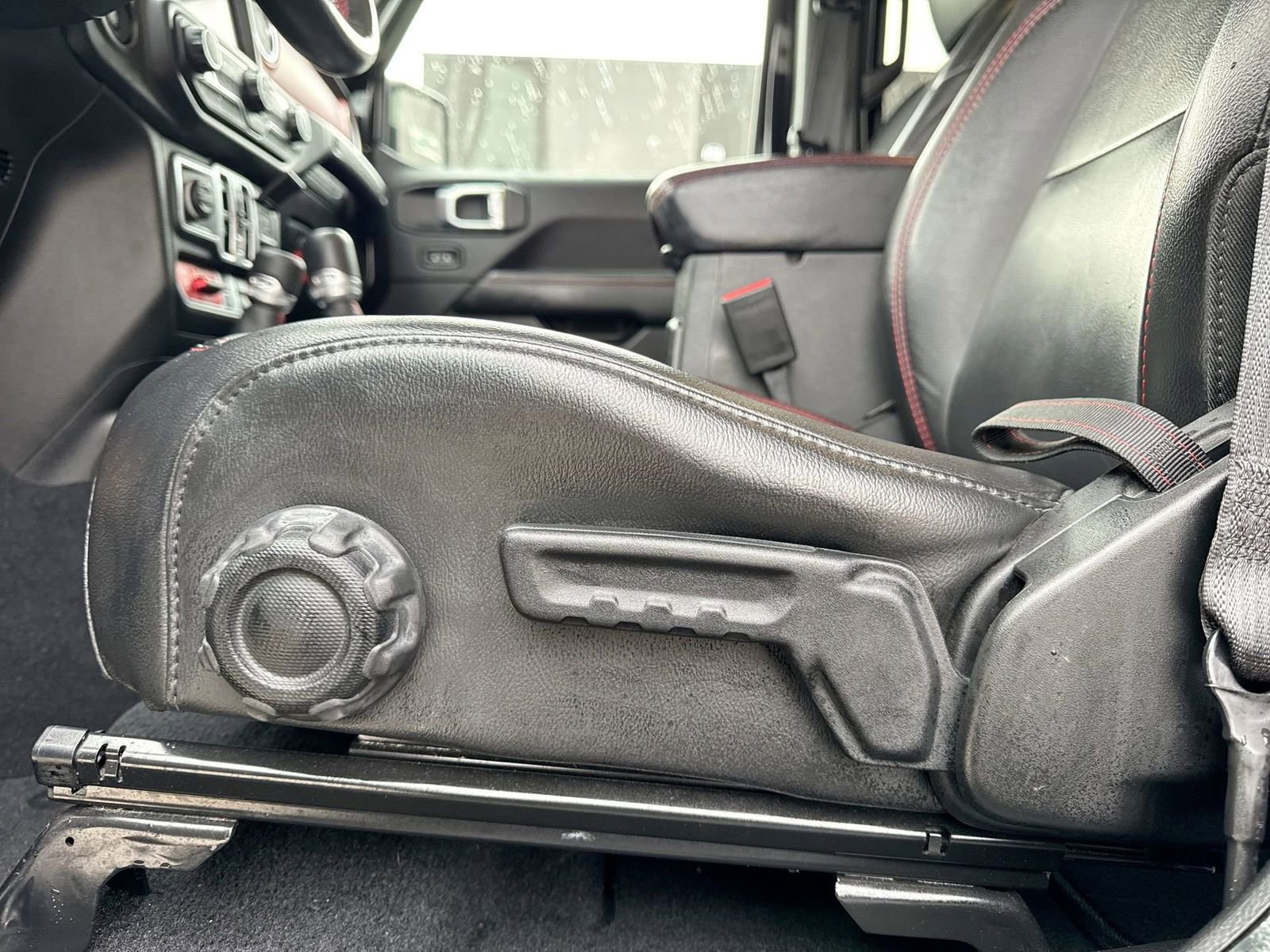 Used 2021 Jeep Wrangler Unlimited Rubicon w/ Uconnect 4C Nav & Sound Group image 3