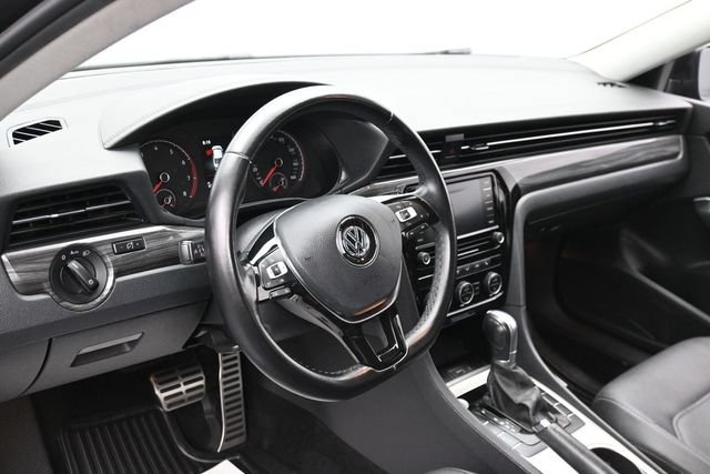 Used 2020 Volkswagen Passat 2.0T R-Line FWD image 16