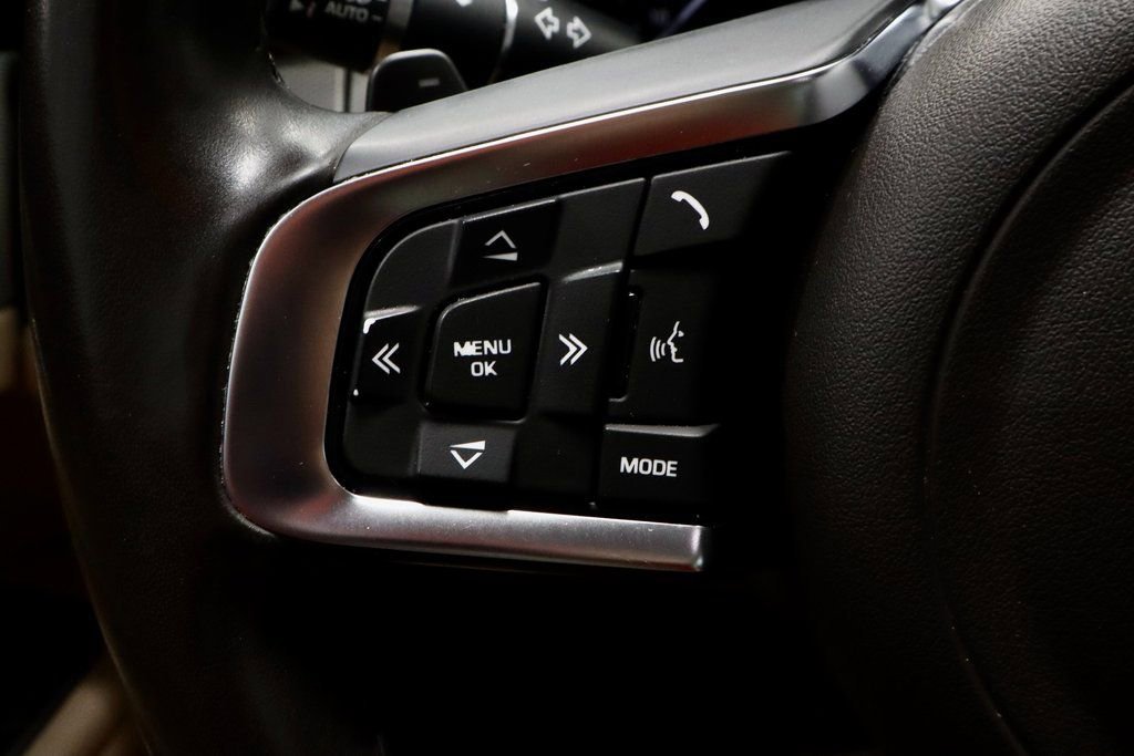 Used 2020 Jaguar XF Prestige image 26