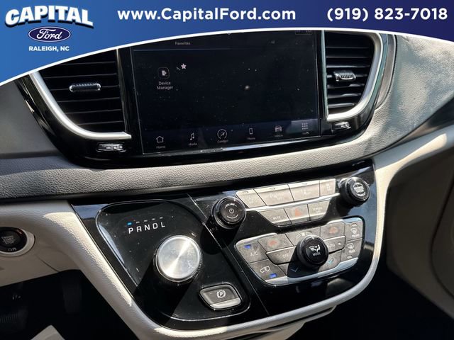 Used 2023 Chrysler Pacifica Touring-L FWD image 25